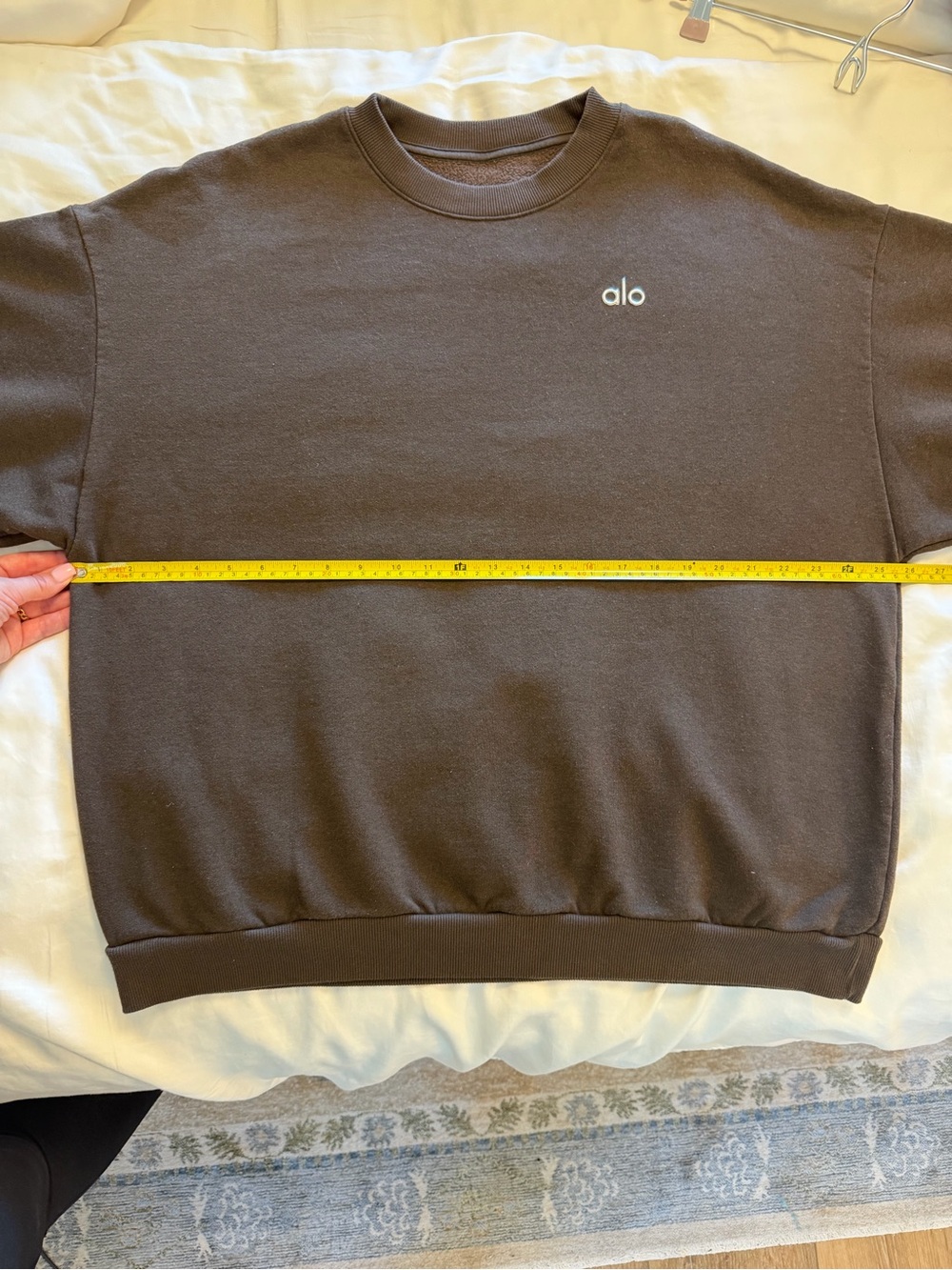 Alo Yoga Accolade Crew Neck Pullover, M - Picture 3 of 4